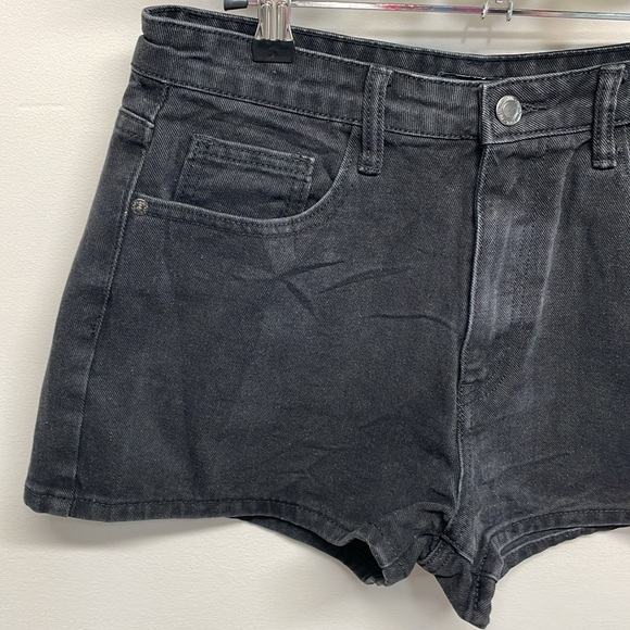 NWT PrettyLittleThing Black Wash Denim Jean Mom Shorts High Rise 4 - Picture 2 of 14